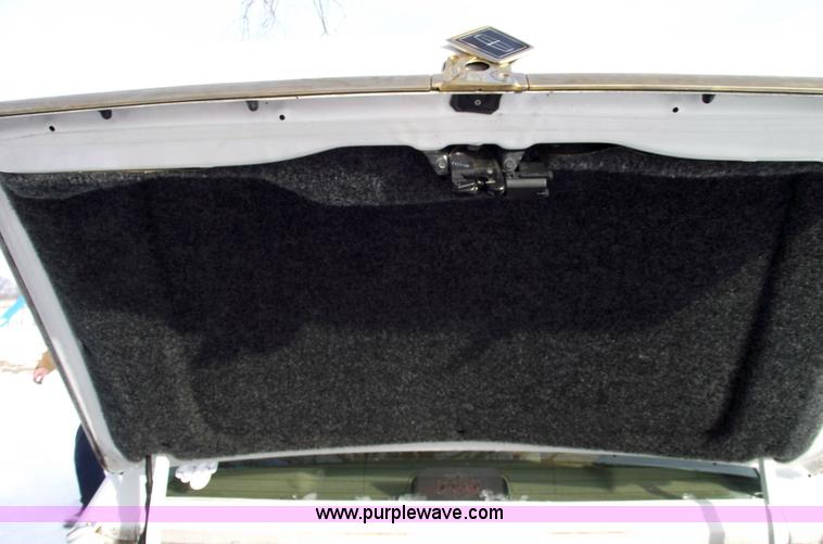 image for item 5519 1995 Lincoln Town Car Signature