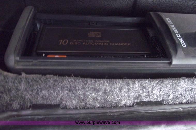 image for item 5519 1995 Lincoln Town Car Signature