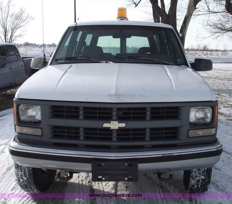 image for item 5520 1994 Chevrolet Suburban K2500 Cheyenne