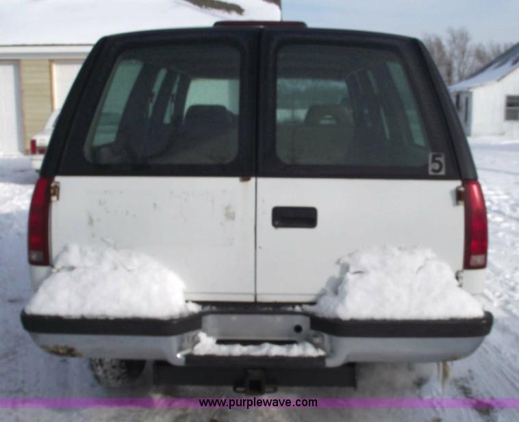 image for item 5520 1994 Chevrolet Suburban K2500 Cheyenne