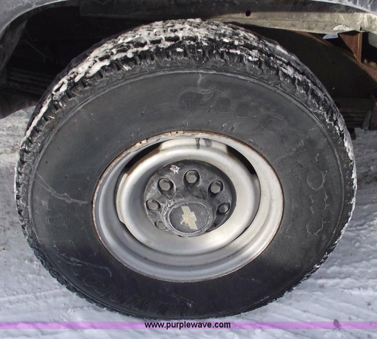 image for item 5520 1994 Chevrolet Suburban K2500 Cheyenne