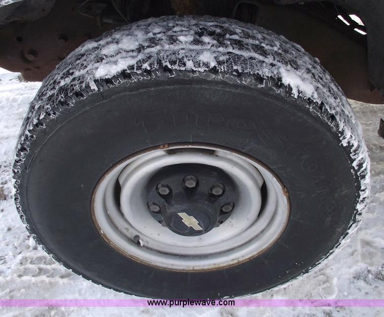 image for item 5520 1994 Chevrolet Suburban K2500 Cheyenne