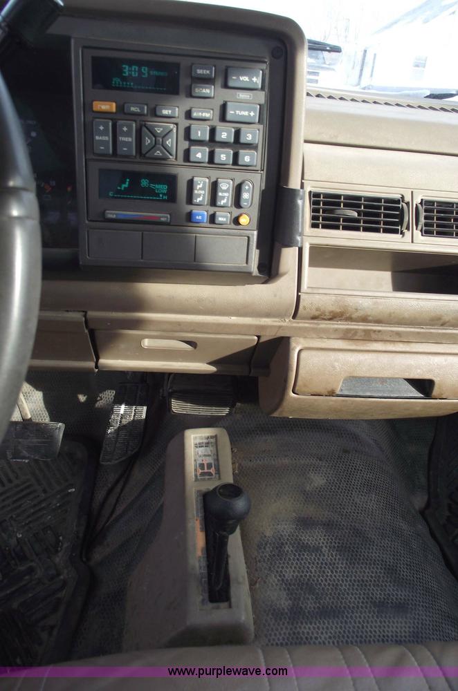 image for item 5520 1994 Chevrolet Suburban K2500 Cheyenne