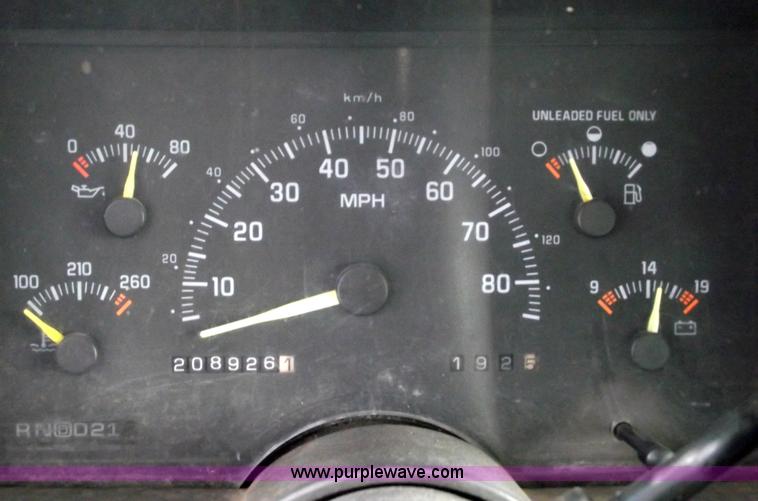 image for item 5520 1994 Chevrolet Suburban K2500 Cheyenne