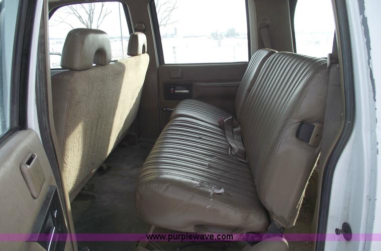 image for item 5520 1994 Chevrolet Suburban K2500 Cheyenne