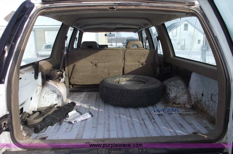image for item 5520 1994 Chevrolet Suburban K2500 Cheyenne