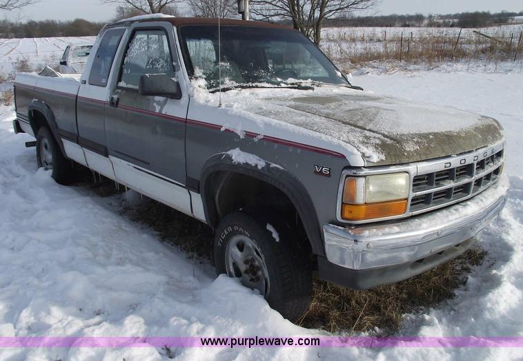 image for item 5521 1994 Dodge Dakota SLT club cab pickup truck