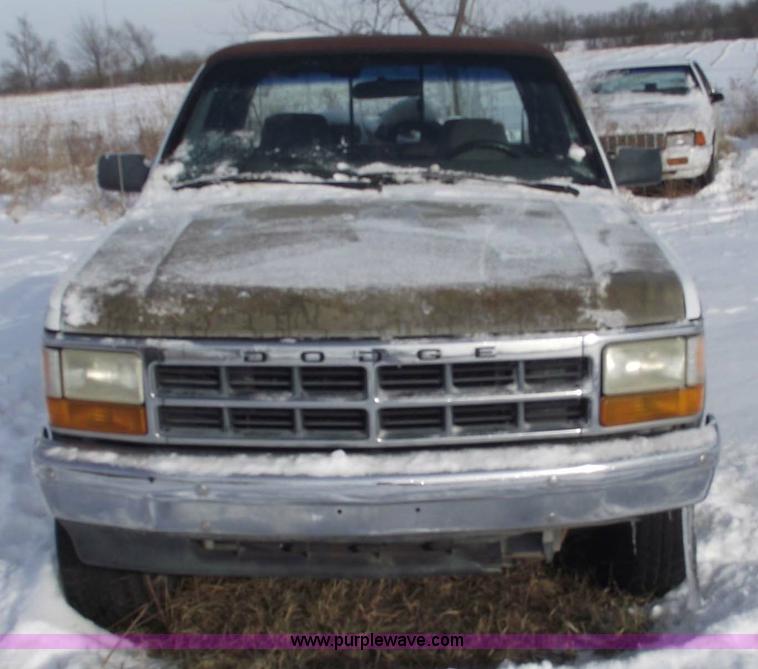 image for item 5521 1994 Dodge Dakota SLT club cab pickup truck