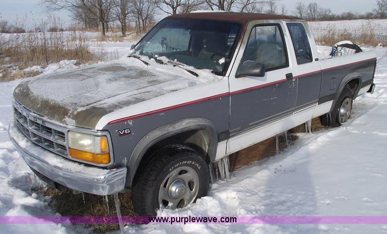 image for item 5521 1994 Dodge Dakota SLT club cab pickup truck