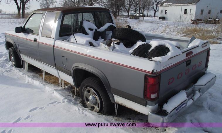image for item 5521 1994 Dodge Dakota SLT club cab pickup truck