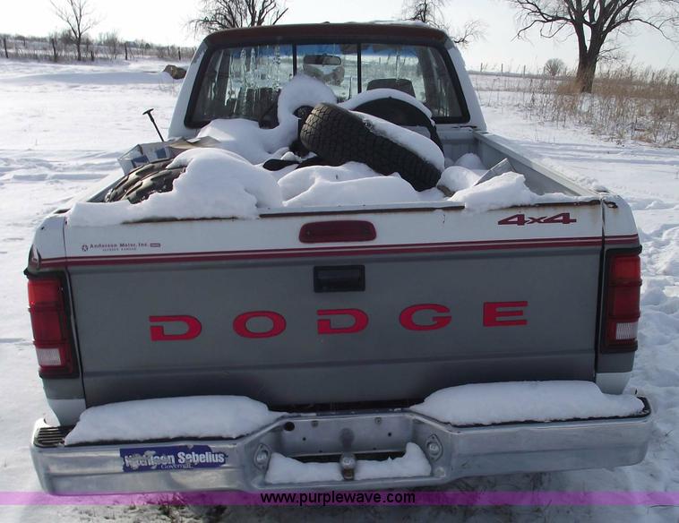 image for item 5521 1994 Dodge Dakota SLT club cab pickup truck