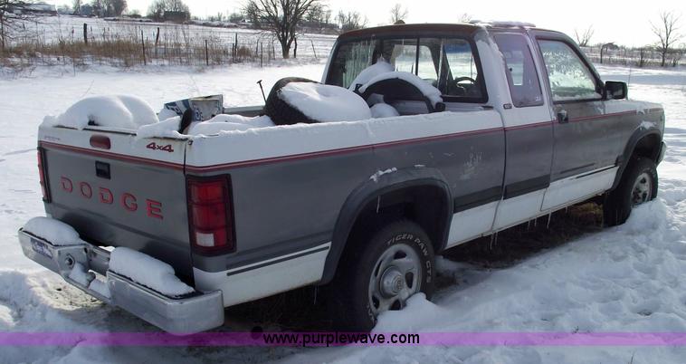 image for item 5521 1994 Dodge Dakota SLT club cab pickup truck