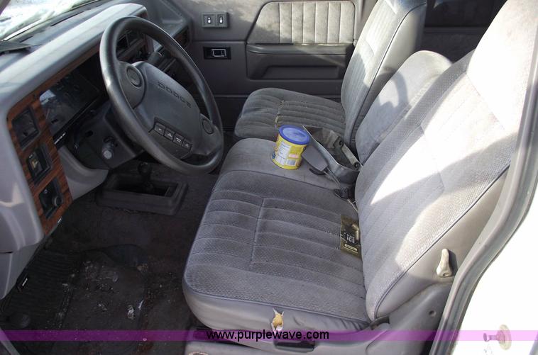 image for item 5521 1994 Dodge Dakota SLT club cab pickup truck