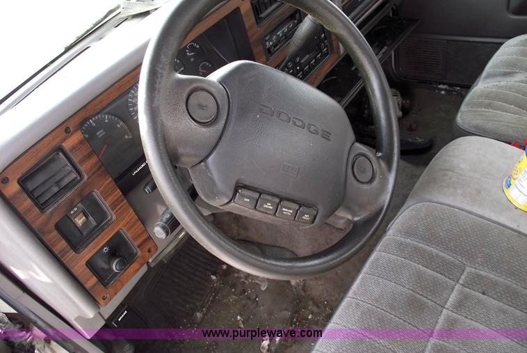 image for item 5521 1994 Dodge Dakota SLT club cab pickup truck