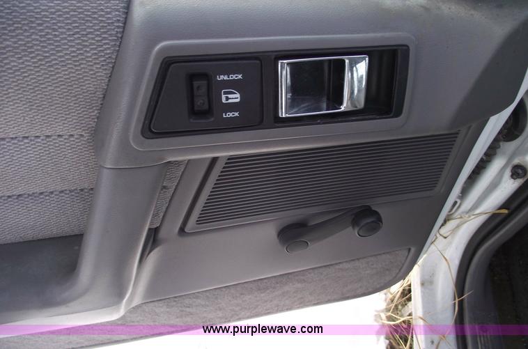 image for item 5522 1994 Plymouth Acclaim