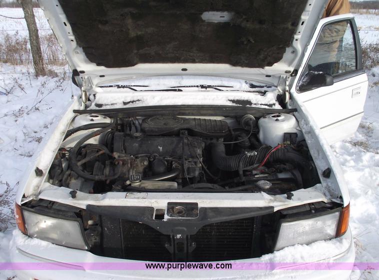 image for item 5522 1994 Plymouth Acclaim