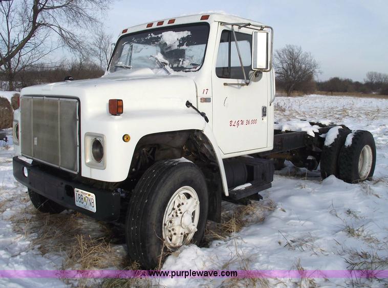 image for item 5524 1984 International S-1900 semi truck