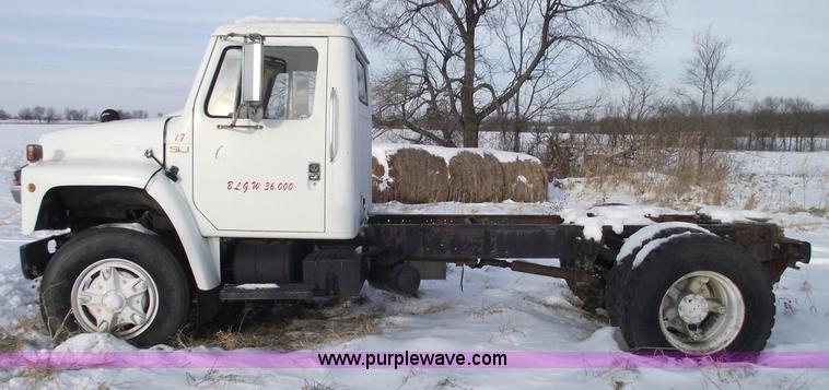 image for item 5524 1984 International S-1900 semi truck