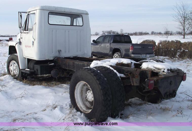 image for item 5524 1984 International S-1900 semi truck