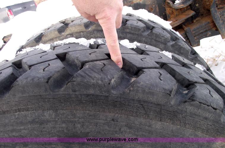 image for item 5524 1984 International S-1900 semi truck