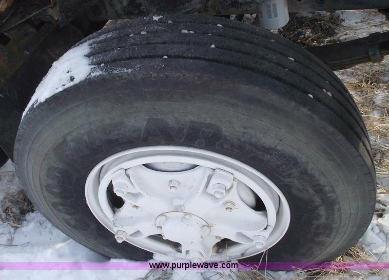 image for item 5524 1984 International S-1900 semi truck