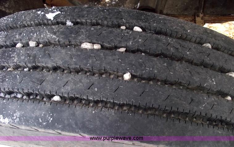 image for item 5524 1984 International S-1900 semi truck