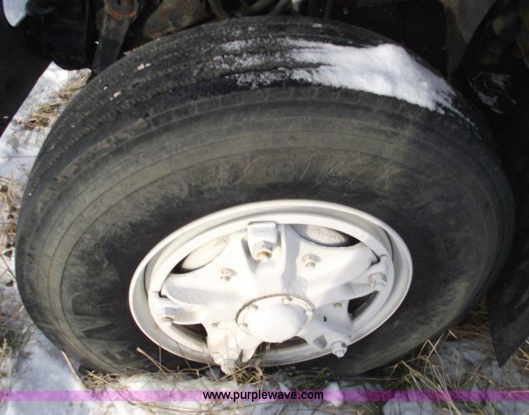 image for item 5524 1984 International S-1900 semi truck