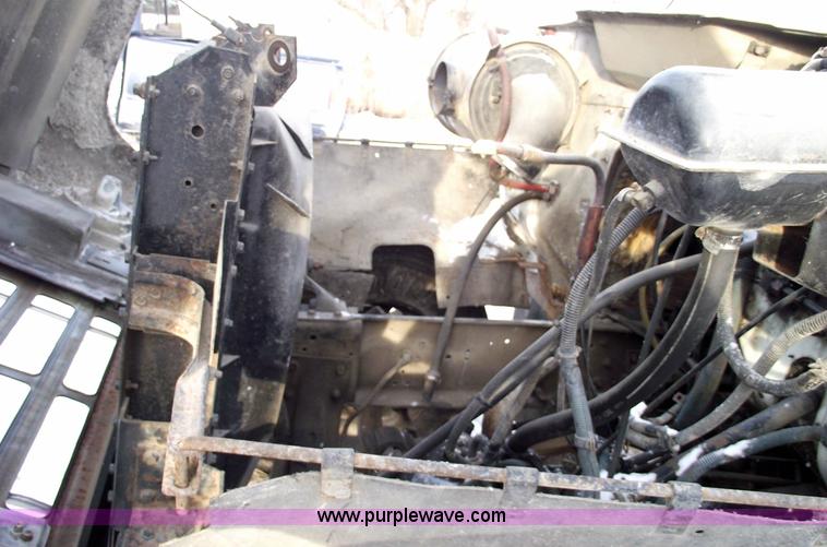 image for item 5524 1984 International S-1900 semi truck