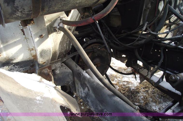 image for item 5524 1984 International S-1900 semi truck