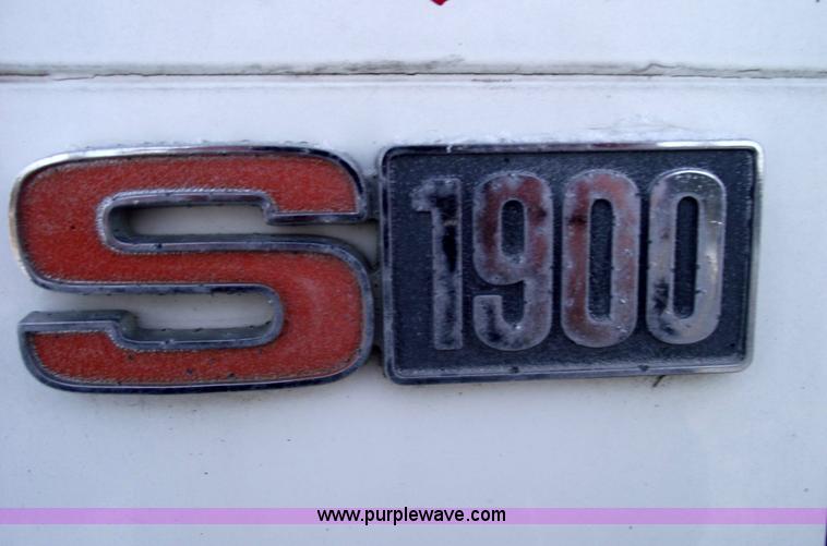 image for item 5524 1984 International S-1900 semi truck