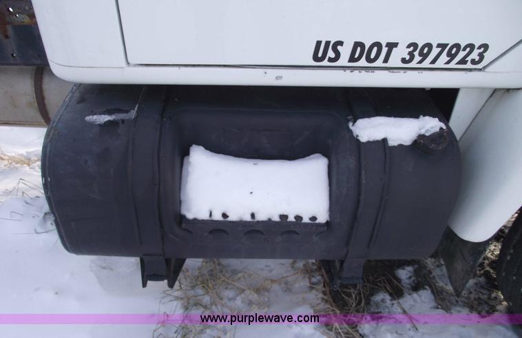 image for item 5524 1984 International S-1900 semi truck