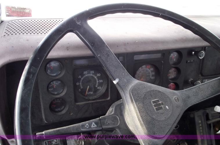 image for item 5524 1984 International S-1900 semi truck