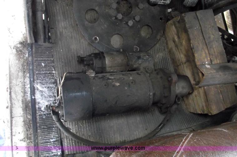 image for item 5524 1984 International S-1900 semi truck