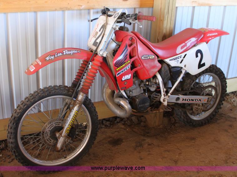 image for item 6813 Honda CR250 dirt bike