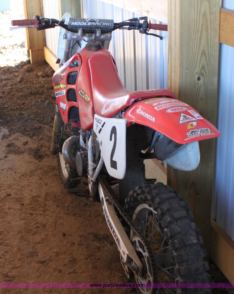 image for item 6813 Honda CR250 dirt bike