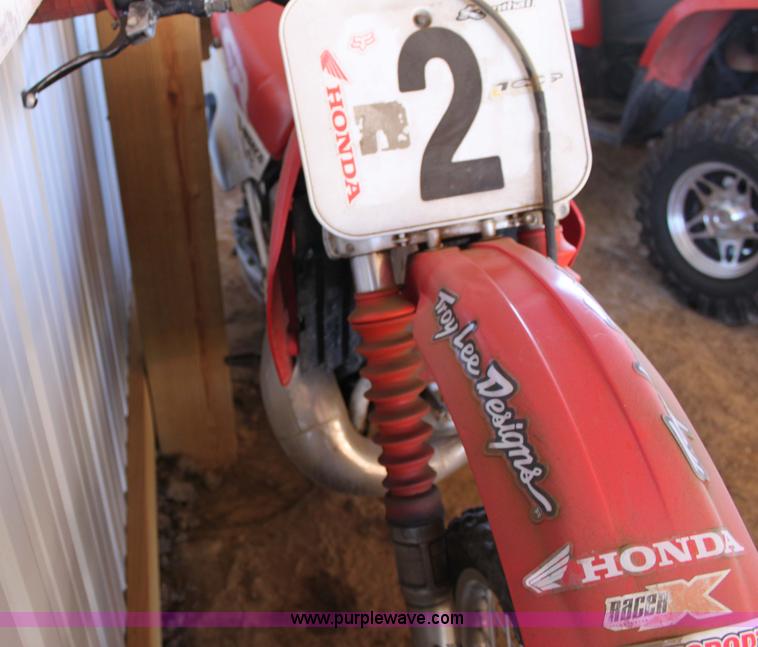 image for item 6813 Honda CR250 dirt bike