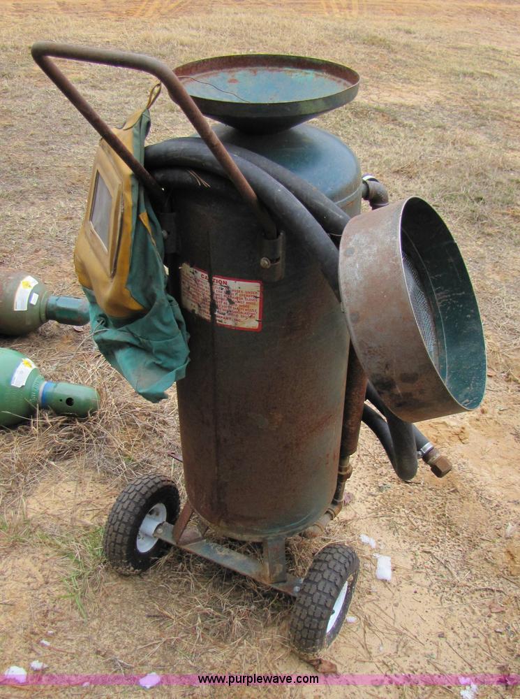 image for item 9014 Lindsay 300 LEA air powered sand blaster