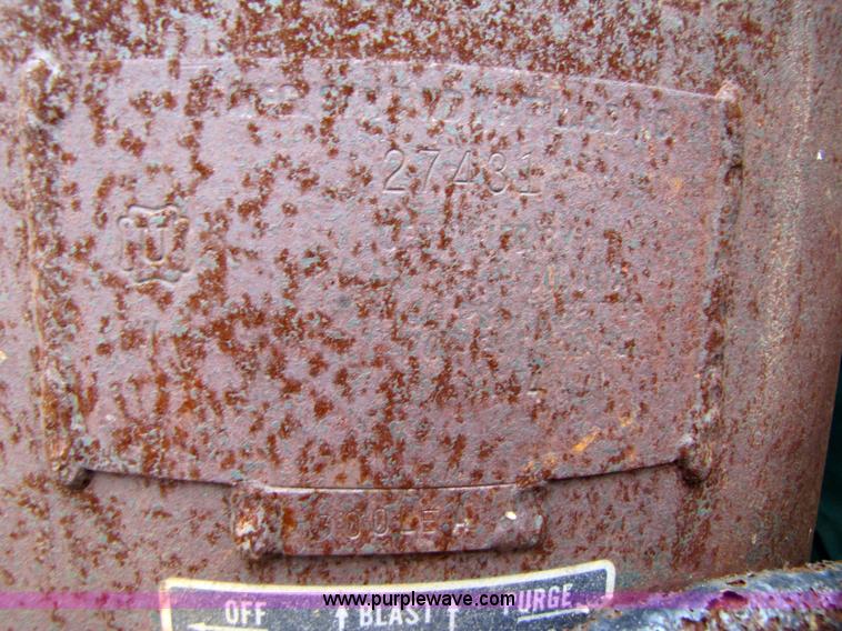 image for item 9014 Lindsay 300 LEA air powered sand blaster