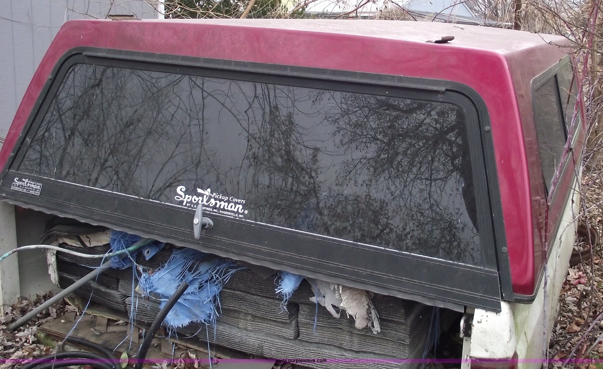 Sportsman pickup cover in Grandview, MO Item 5471 sold Purple Wave