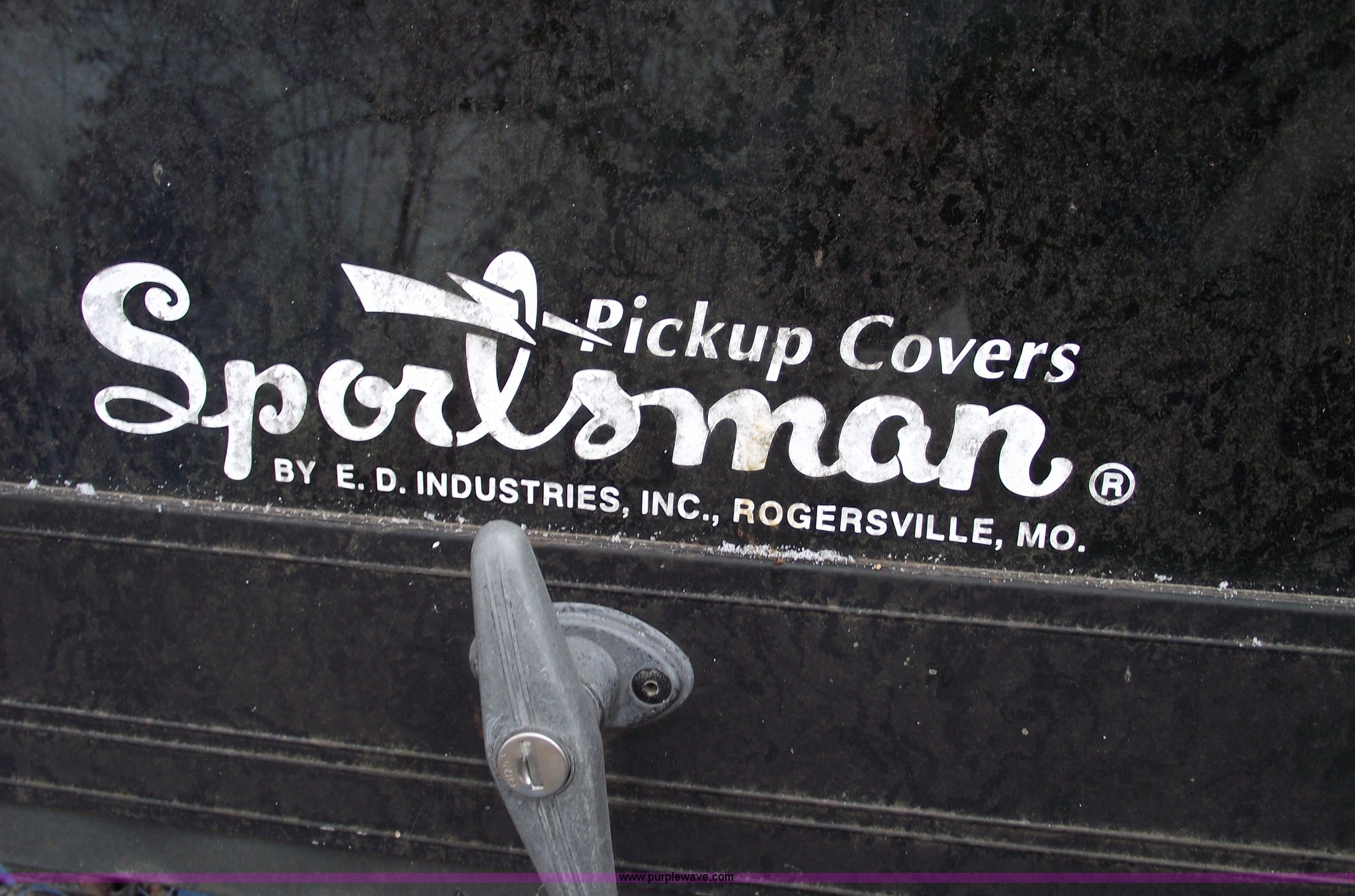 Sportsman pickup cover in Grandview, MO Item 5471 sold Purple Wave