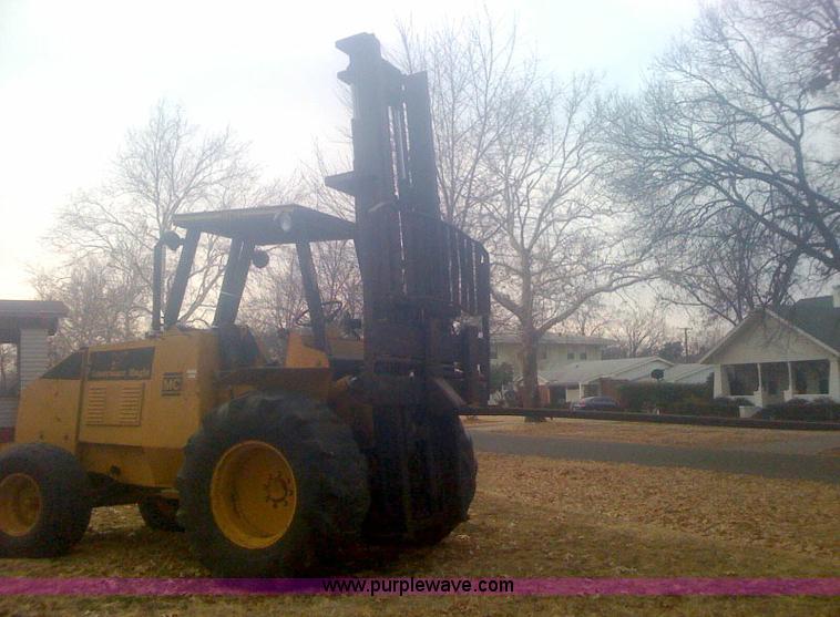 image for item 1995 1996 American Eagle A718 forklift