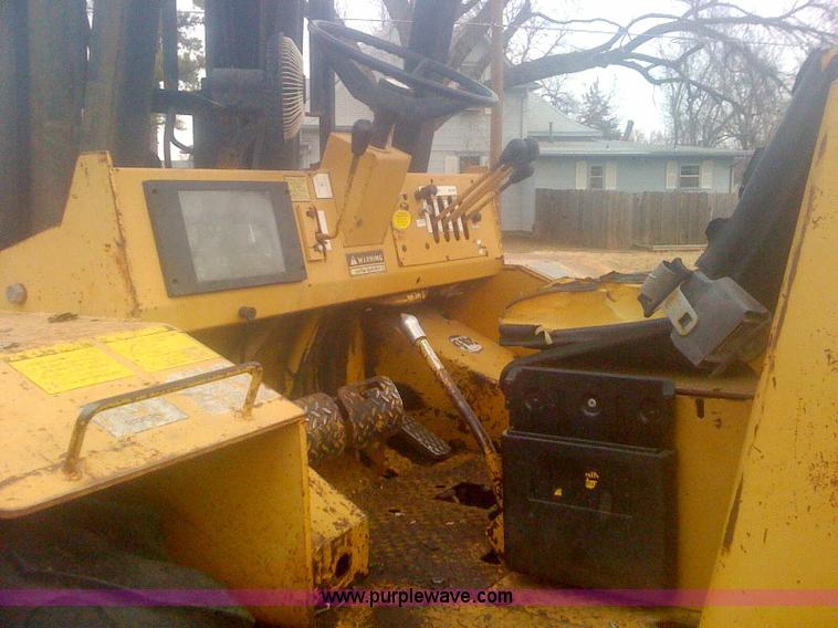 image for item 1995 1996 American Eagle A718 forklift