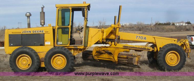 image for item 3142 1984 John Deere 770A motor grader