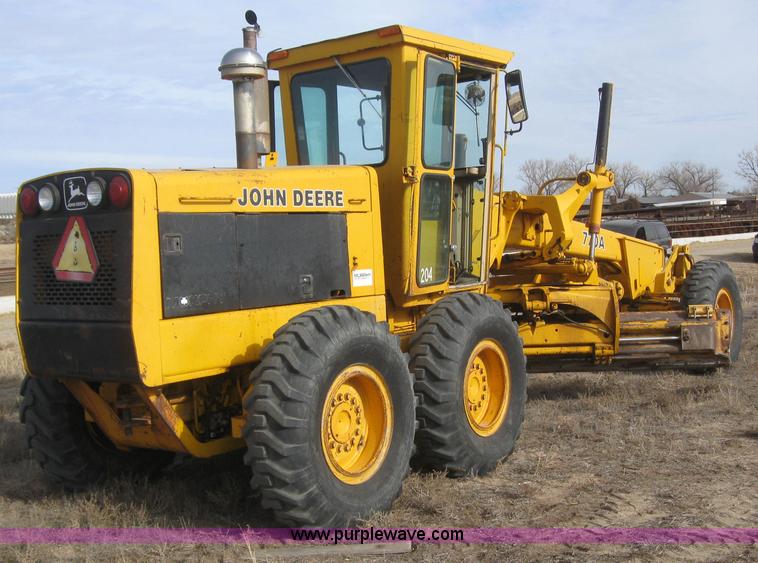 image for item 3142 1984 John Deere 770A motor grader