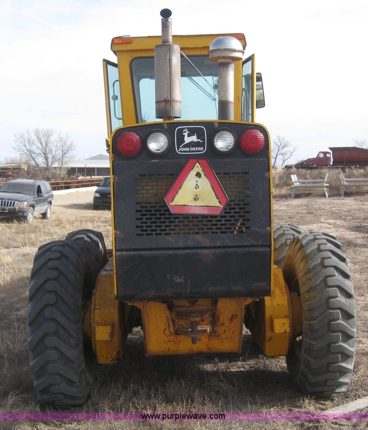 image for item 3142 1984 John Deere 770A motor grader