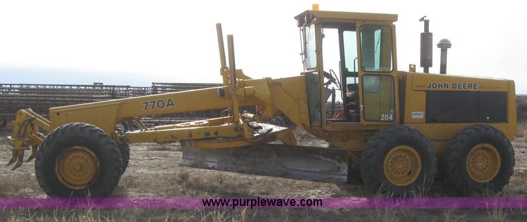 image for item 3142 1984 John Deere 770A motor grader