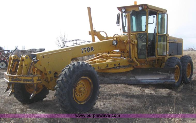 image for item 3142 1984 John Deere 770A motor grader