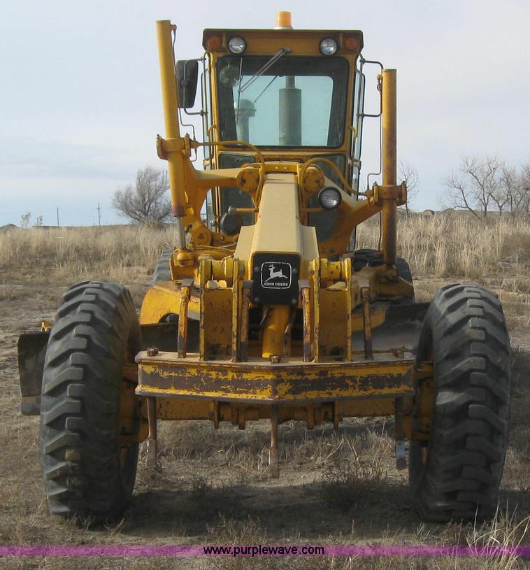 image for item 3142 1984 John Deere 770A motor grader
