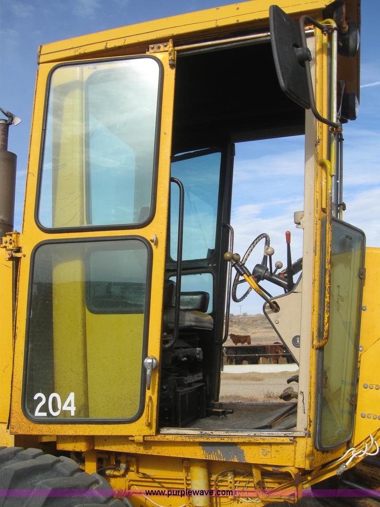 image for item 3142 1984 John Deere 770A motor grader