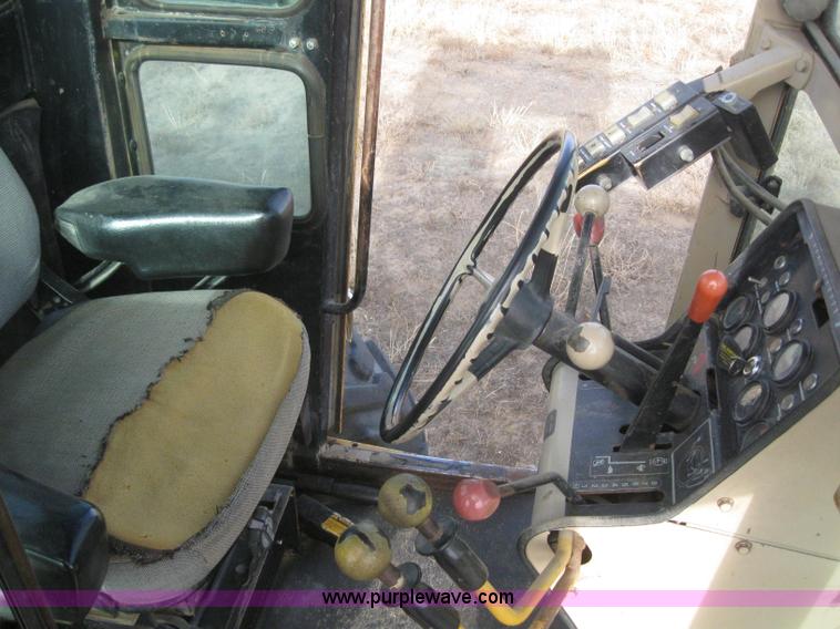 image for item 3142 1984 John Deere 770A motor grader